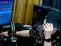 Belinha baracho got on all fours on the podcast table and showed her ass in detail, ruan took full advantage - popum in the shack