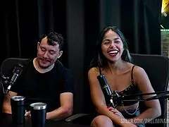 Did you see Bia Hot's orgasm in lingerie during this outdoor handjob?