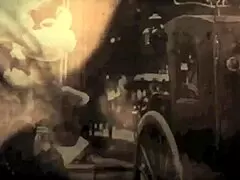 ダークランタンエンターテイメントが言う、2世紀のヴィンテージレズビアンポルノを毛むくじゃらのマンコで探索