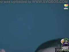 Me atrae la presencia cautivadora de Pamela David en este clip paparazzi remasterizado de Argentina