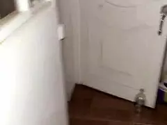 Zakaj se vroča Latinka z velikimi naravnimi joškami da pojebati v hiši?