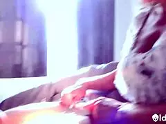 Iso kyrpä suoraan pilluun, kova britti-vaimon kanssa, hänen isot luonnolliset titit pomppivat.