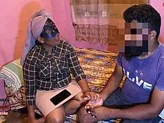 Sri Lankalı üvey annemi soyunurken gizlice izledim yakalandım canavar yarrakla am dalışı pov