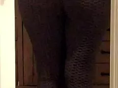 Wife shows off her ass in leggings