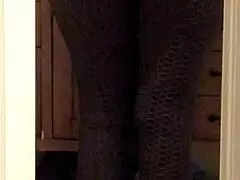 Wife shows off her ass in leggings