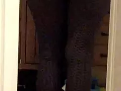 Wife shows off her ass in leggings