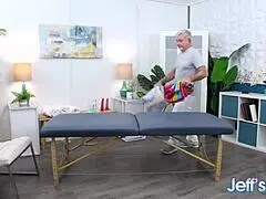 Masseur expertly satisfies the curvaceous mature lady Lynn with intense techniques.