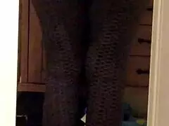 Wife shows off her ass in leggings
