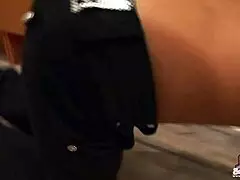 Dar kot pantolon giydiğimde sertleştiğini biliyorum.