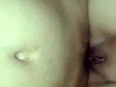 desperté sintiendo calor en mi verga y ya tenía medio pene en su culo