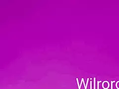 desperté sintiendo calor en mi verga y ya tenía medio pene en su culo