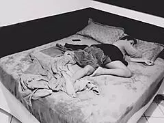 Coloquei uma câmera escondida em casa e flagrei meu vizinho comendo minha esposa completo no red