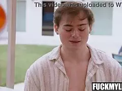 Dús seggű milf Millie Morgan nedves pináját kínálja faszfúrásra a hot dogosnál 🍆💦