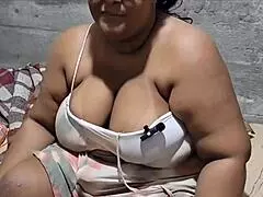 Futanari Üvey Anne Oğlanı Mastürbasyonuna Yardımcı Eder Mi?