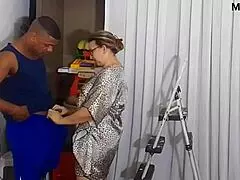 Enteado fode com madrasta na escada, housewife big tits monster cock milf blonde black interracial young homemade