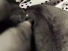 Madrasta tarada esfrega buceta molhada 😏