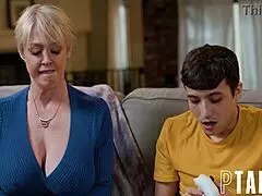 Η Dee Williams και ο Ricky Spanish παίζουν παιχνίδι δύο παικτών με τον Kristof Cale, με μεγάλα κωλιά και στήθη σε hardcore POV δράση.