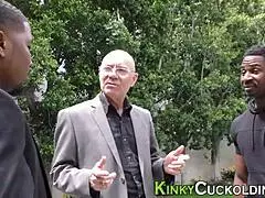 Bu boynuzlama sahnesinde MILF'in götü ve memeleri püskürtülüyor