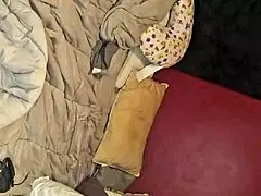 Tetek Besar Ibu Berambut Merah Goda Sambil Hisap Batang