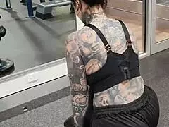 milf træningsliv med kæmpe tæer og rumpe i leggings