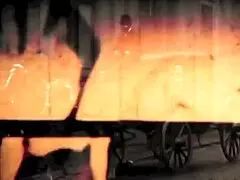 Μια βιντάζ διαφυλετική απαγορευμένη σκηνή από την Dark Lantern London σε ρετρό στυλ