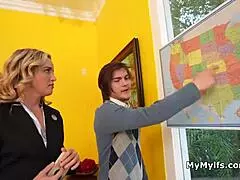 Campaign manager gives freeuse blowjob to secure a crucial vote