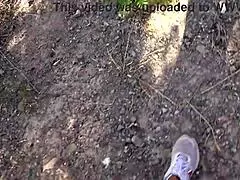 MILF nudis Perancis terkejut voyeur ikut di pantai