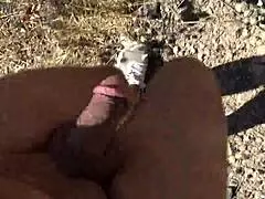 MILF nudis Perancis terkejut voyeur ikut di pantai