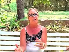 Marie vuosisadan milf, kaunis eurooppalainen blondi kapea vyötärö – pillu tuhotaan