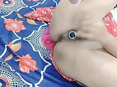 watch this desi girl fuck her pussy and ass with a creamy dildo!