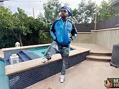 Does redhead busty cougar peaches get her wet pussy fucked by rome major?