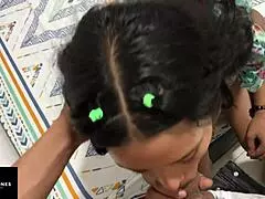 Aprovecho que mi hermanastra quiso tener sexo para meterle mi enorme pene duro por su vagina deliciosa