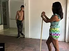 Aprovecho que mi hermanastra quiso tener sexo para meterle mi enorme pene duro por su vagina deliciosa