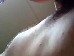 me follo a vecina madura infiel en el dormitorio