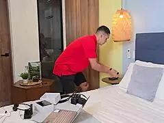 Ο θετός γιος με ανακαλύπτει να αυτοϊκανοποιούμαι με τα μικρόφωνά του - Monique Fuentes & Max Betancur