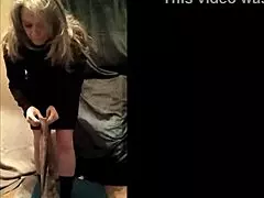 esclave f autoseance harnais de cuir exhib en ext�rieur