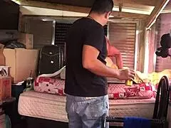 Querem ver o que rola nos bastidores? Olha o corno filmando!