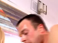 オフィスでセクシー熟女スラット激しくハメ倒す