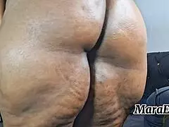 Mara Exotic squirts hard