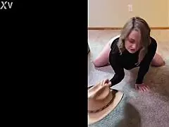 Scarlettraven strips boldly and seductively