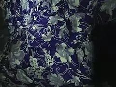 encuentro a la mama de mi mejor amigo en la habitacion y me aprovecho que esta caliente