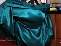 Horny Milf Sexy Vanessa Diddles With Cucumber And Banana