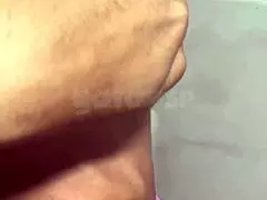 CASADA DÁ O CU PARA MACHO NO BANHEIRO DO RESTAURANTE ENQUANTO CORNO FILMA DE PERTINHO COMPLETO NO RED