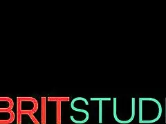 Ισπανίδα μιλφ τελειώνει δυνατά με δαχτυλάκι