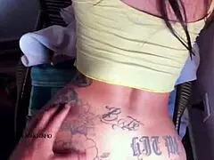 morena gostosa fodendo na cadeira de balanço