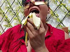 Neighbor came for salt but got a sweet blowjob