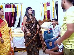 데시 의붓엄마가 의붓딸에게 처음으로 갱뱅 섹스 하는 법을 가르쳐