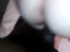 Ela gozando forte, xana tão molhada, ouça essa vovó safada!