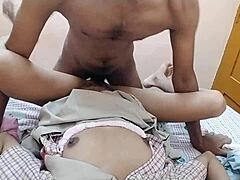 Tämä desi-intialainen söpö koulutyttö 18+ villisti iso musta muna ja kova pano