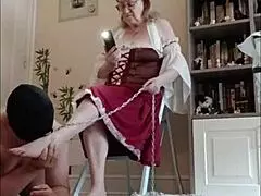 Robinja ebed dominirana od strane gospodarice na otvorenom bdsm-u